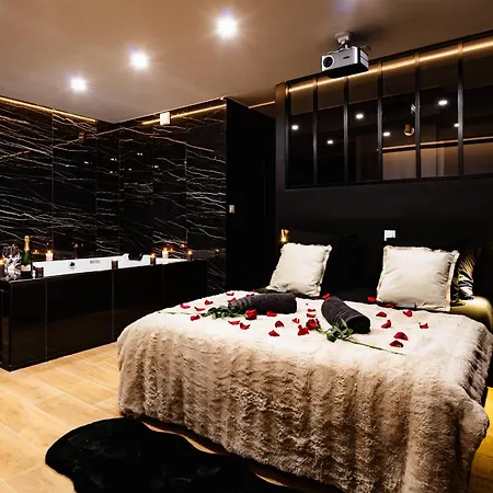 007 Loveroom Secrete Jacuzzi Prive Cinema 4k